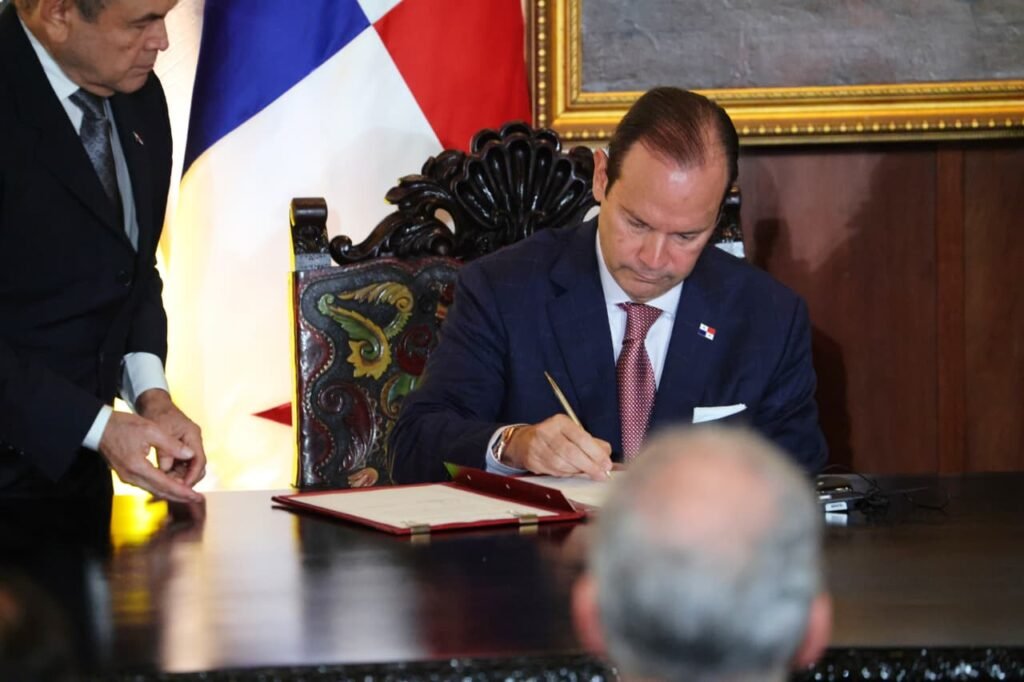 Firma del acuerdo entre Panamá y Brasil sobre la donación de las actas originales del Congreso Anfictiónico de 1826